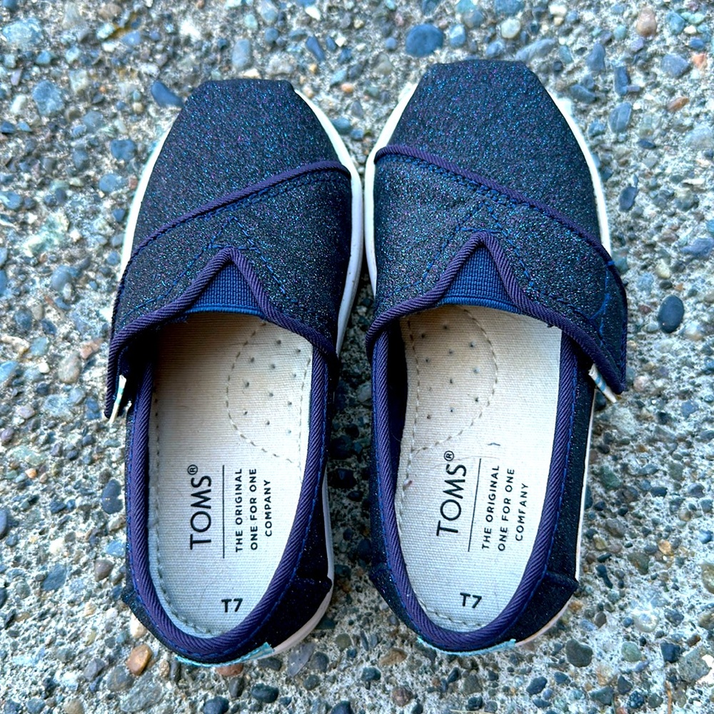 NEW TOMS Kids Slip Ons